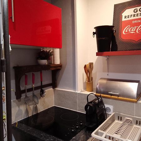 Guesthouse Familial Pour 2,3,4 Personnes De 44M2- Accessible Handic -Rez De Chaussee-Vues Sur Rue Et Patio Prive - Sejour, Chambre Separee-Cuisine,Salle De Bain,Lit Double Et Canape-Lit 2Pers-Entree De La Rue Berzelius-5 Minutes Du Metro Brochant-Lig Párizs Kültér fotó