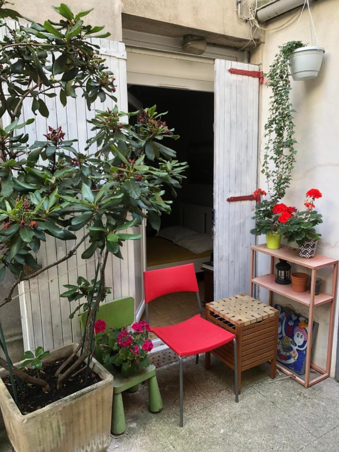 Guesthouse Familial Pour 2,3,4 Personnes De 44M2- Accessible Handic -Rez De Chaussee-Vues Sur Rue Et Patio Prive - Sejour, Chambre Separee-Cuisine,Salle De Bain,Lit Double Et Canape-Lit 2Pers-Entree De La Rue Berzelius-5 Minutes Du Metro Brochant-Lig Párizs Kültér fotó