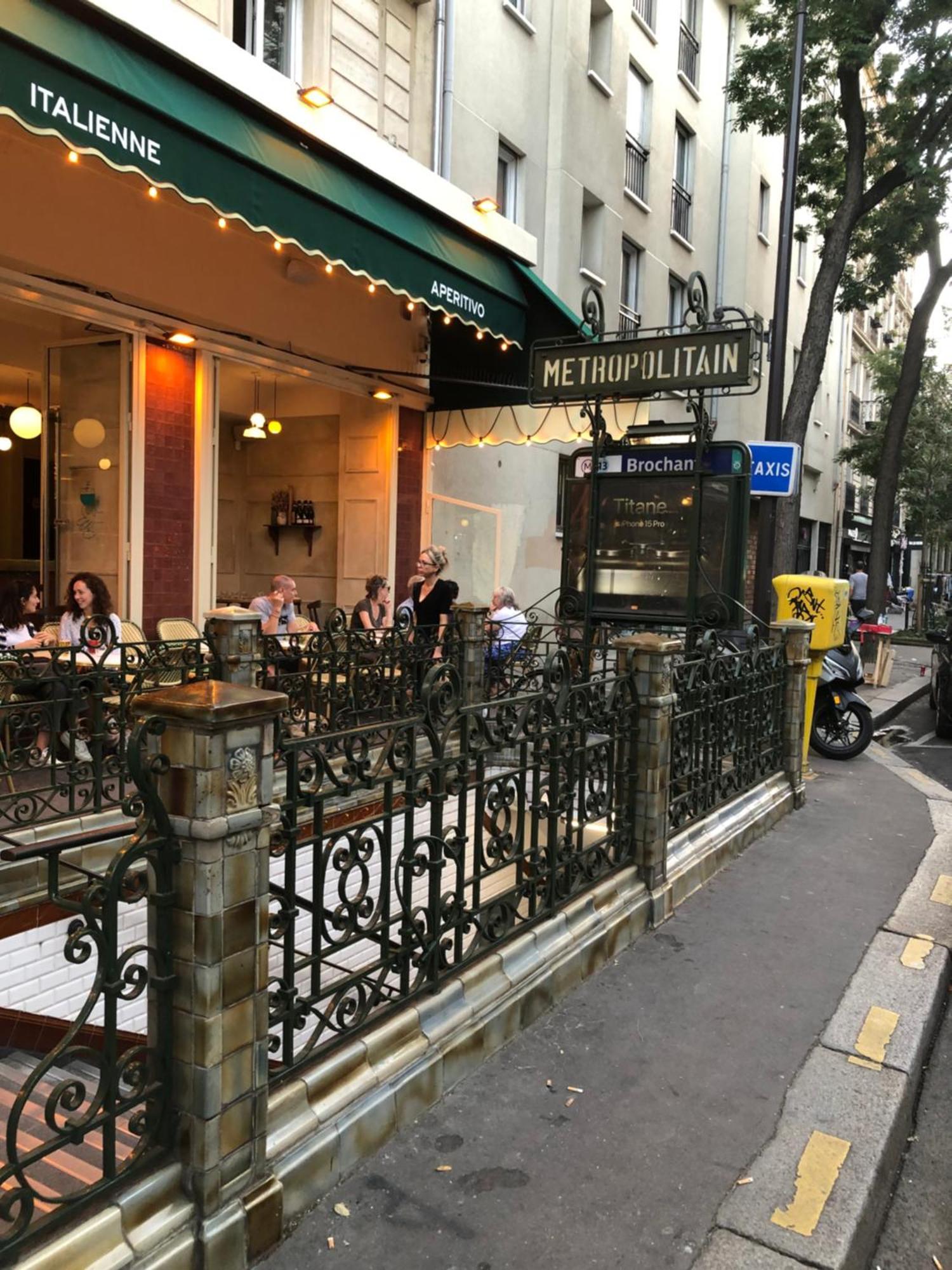 Guesthouse Familial Pour 2,3,4 Personnes De 44M2- Accessible Handic -Rez De Chaussee-Vues Sur Rue Et Patio Prive - Sejour, Chambre Separee-Cuisine,Salle De Bain,Lit Double Et Canape-Lit 2Pers-Entree De La Rue Berzelius-5 Minutes Du Metro Brochant-Lig Párizs Kültér fotó