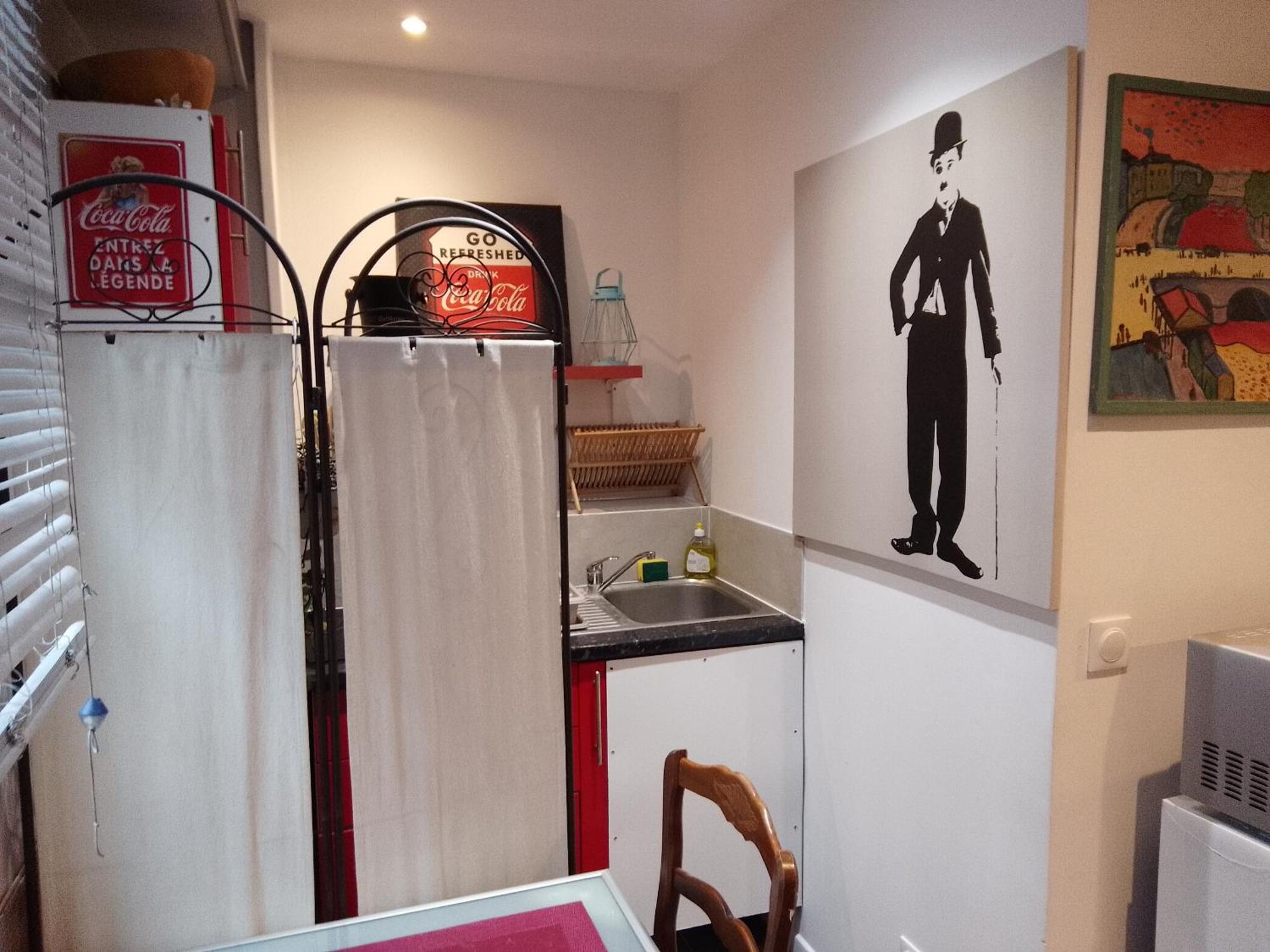 Guesthouse Familial Pour 2,3,4 Personnes De 44M2- Accessible Handic -Rez De Chaussee-Vues Sur Rue Et Patio Prive - Sejour, Chambre Separee-Cuisine,Salle De Bain,Lit Double Et Canape-Lit 2Pers-Entree De La Rue Berzelius-5 Minutes Du Metro Brochant-Lig Párizs Kültér fotó