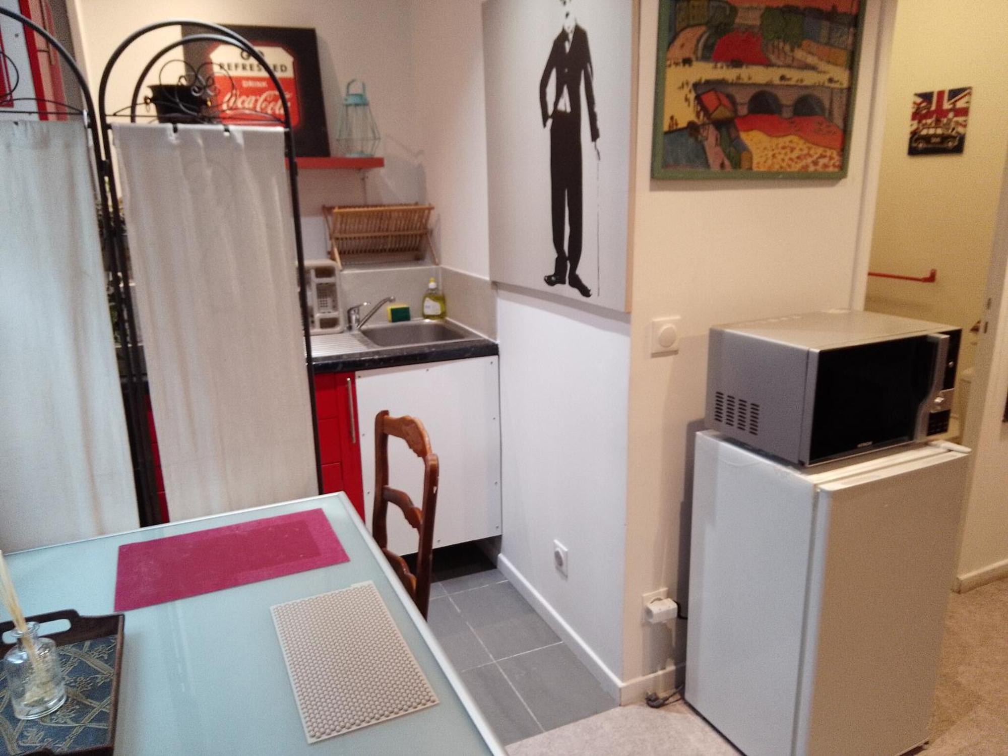 Guesthouse Familial Pour 2,3,4 Personnes De 44M2- Accessible Handic -Rez De Chaussee-Vues Sur Rue Et Patio Prive - Sejour, Chambre Separee-Cuisine,Salle De Bain,Lit Double Et Canape-Lit 2Pers-Entree De La Rue Berzelius-5 Minutes Du Metro Brochant-Lig Párizs Kültér fotó